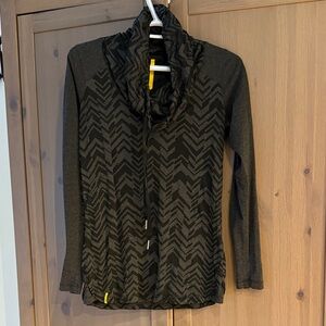 Lole Black Chevron Long Sleeve Top